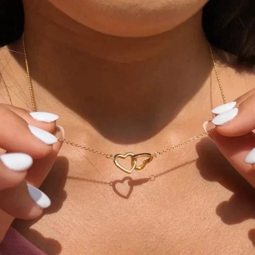 Elegant Stainless Steel Rotating Rose Box with Engraved Heart Necklace - Picture 3 of 4